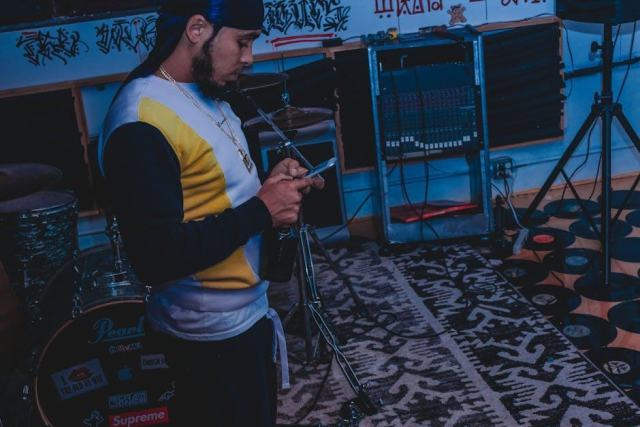 Trouvez des artistes, studios et professeurs de musique partout en France Trouvez des artistes, studios et professeurs de musique partout en France