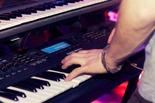 Location matériel son et lumière pour événements musicaux