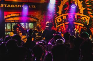 Musiques du monde : artistes et groupes presents en France