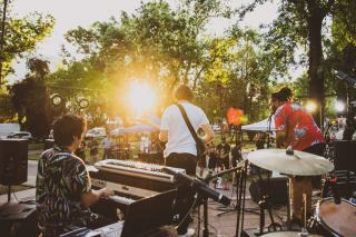 Fête de la musique autorisation : jouer dans la rue en règle